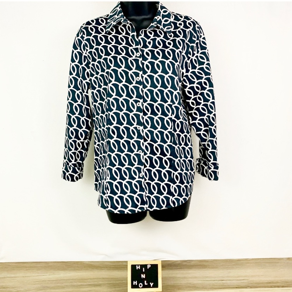 CHICO’S No Iron Swirl Pattern Button Down Size 0